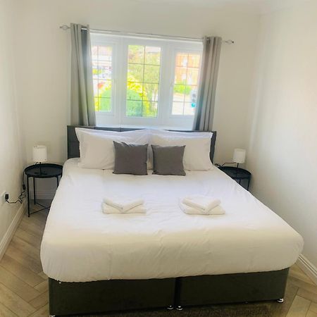Newly Renovated, Modern 3 Bed Apartment Walmersley Екстер'єр фото