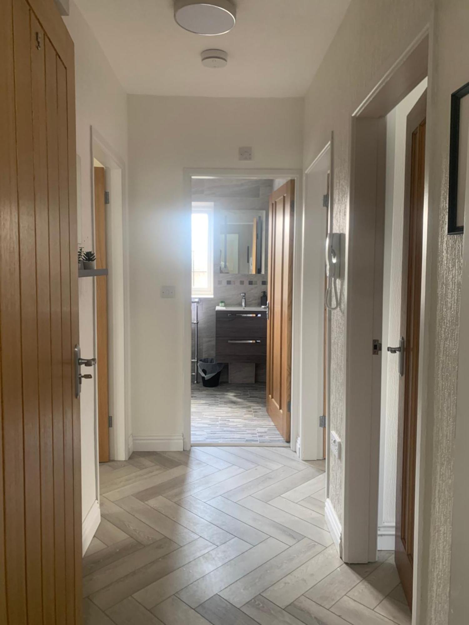 Newly Renovated, Modern 3 Bed Apartment Walmersley Екстер'єр фото
