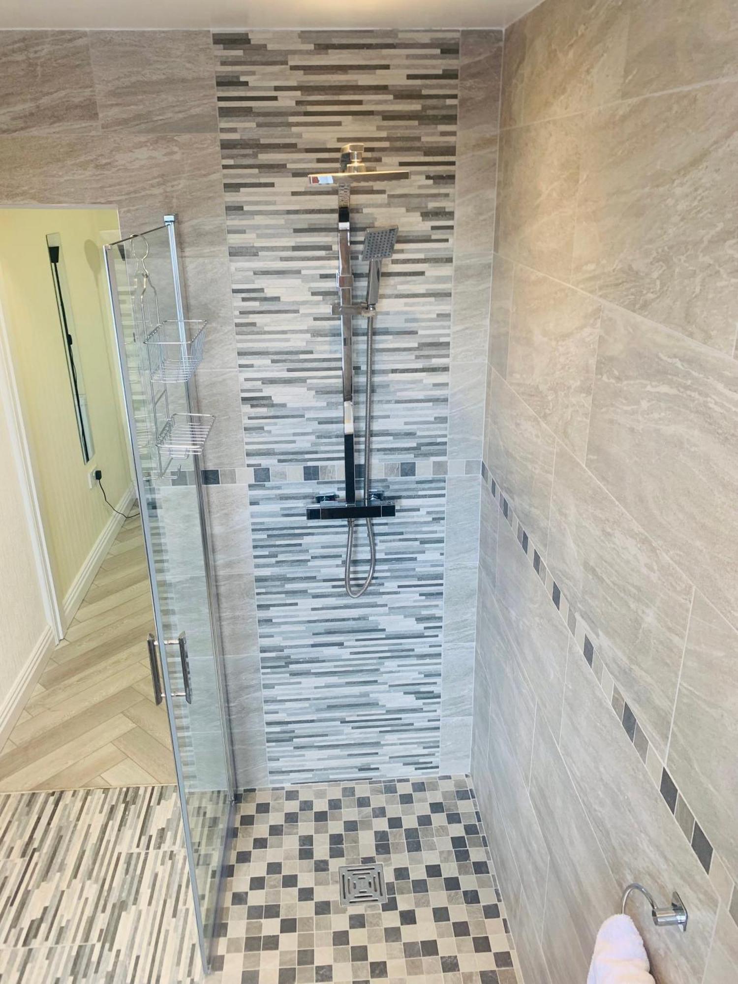 Newly Renovated, Modern 3 Bed Apartment Walmersley Екстер'єр фото